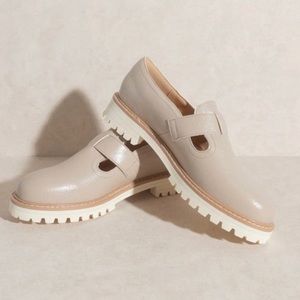 Oasis Society Amelia Taupe Loafer size 7.5